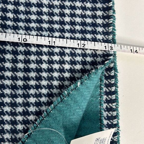 Lands’ End Reversible Scarf Acrylic NWT - Picture 5 of 5